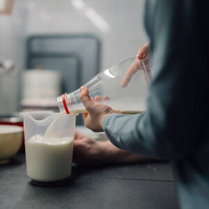 plastic injection-molded measuring cup