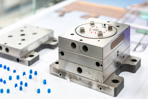 Micro Injection Molding vs Multi-Cavity Molding
